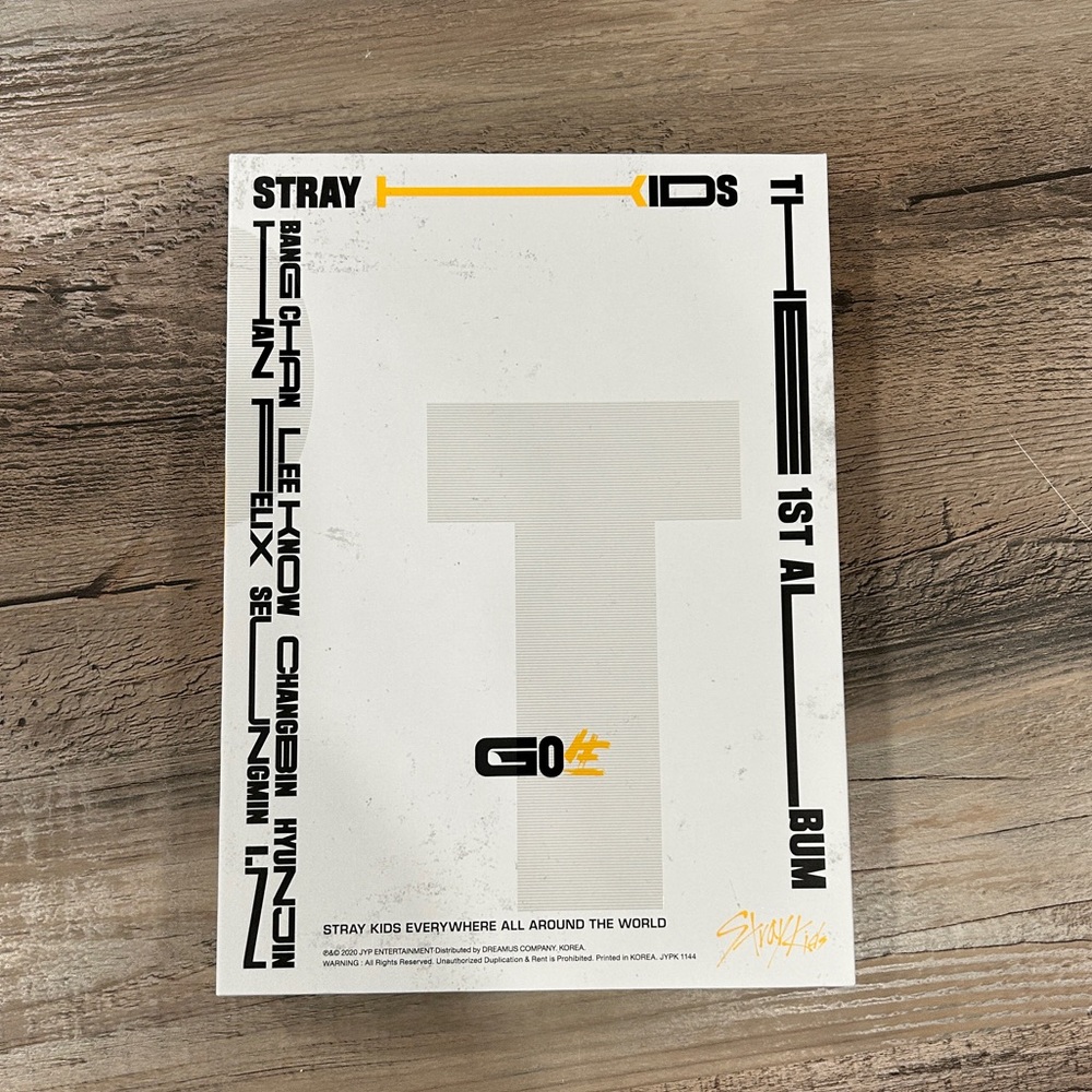 Straykids The 1st Album GO